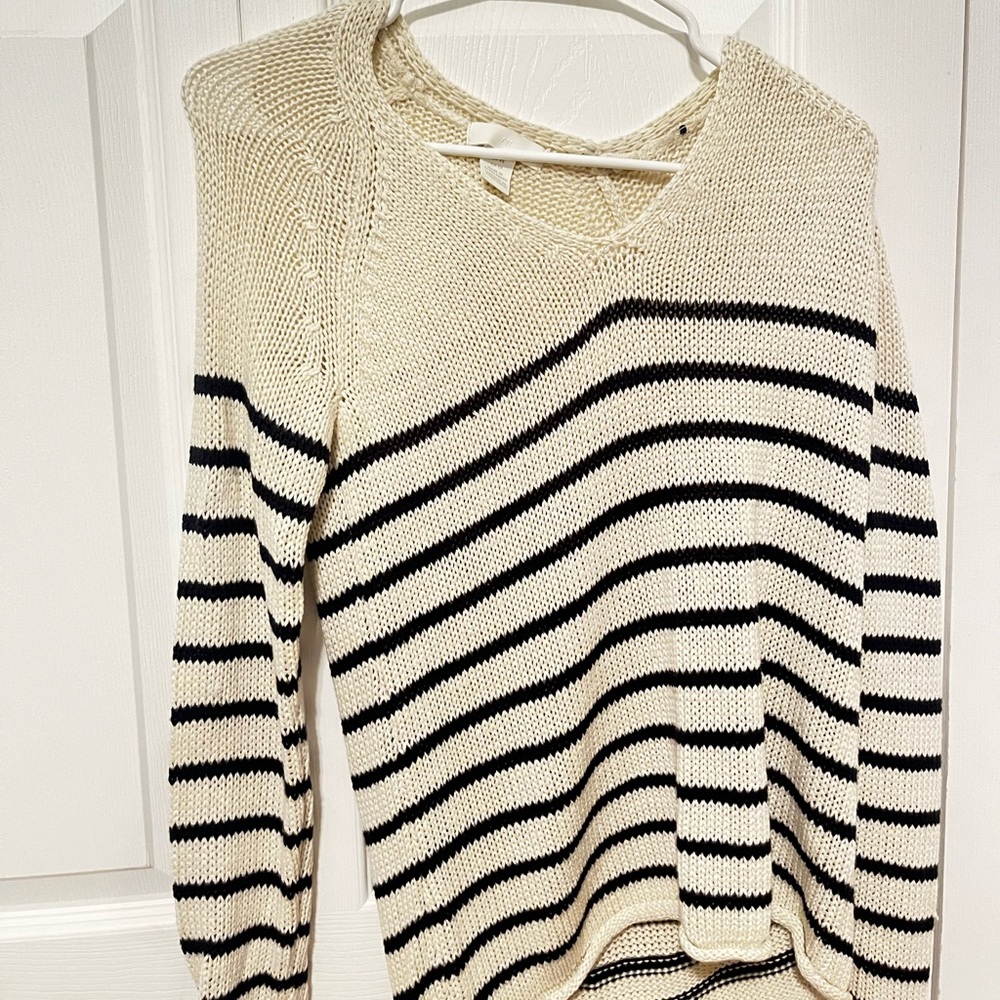 H&M LIGHT SWEATER WHITE WITH NAVY BLUE STRIPES